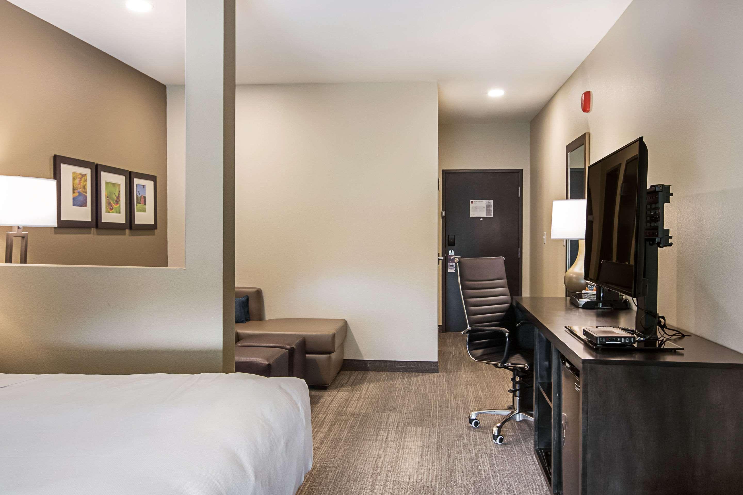 Comfort Suites Wooster Near University Campus Exterior photo
