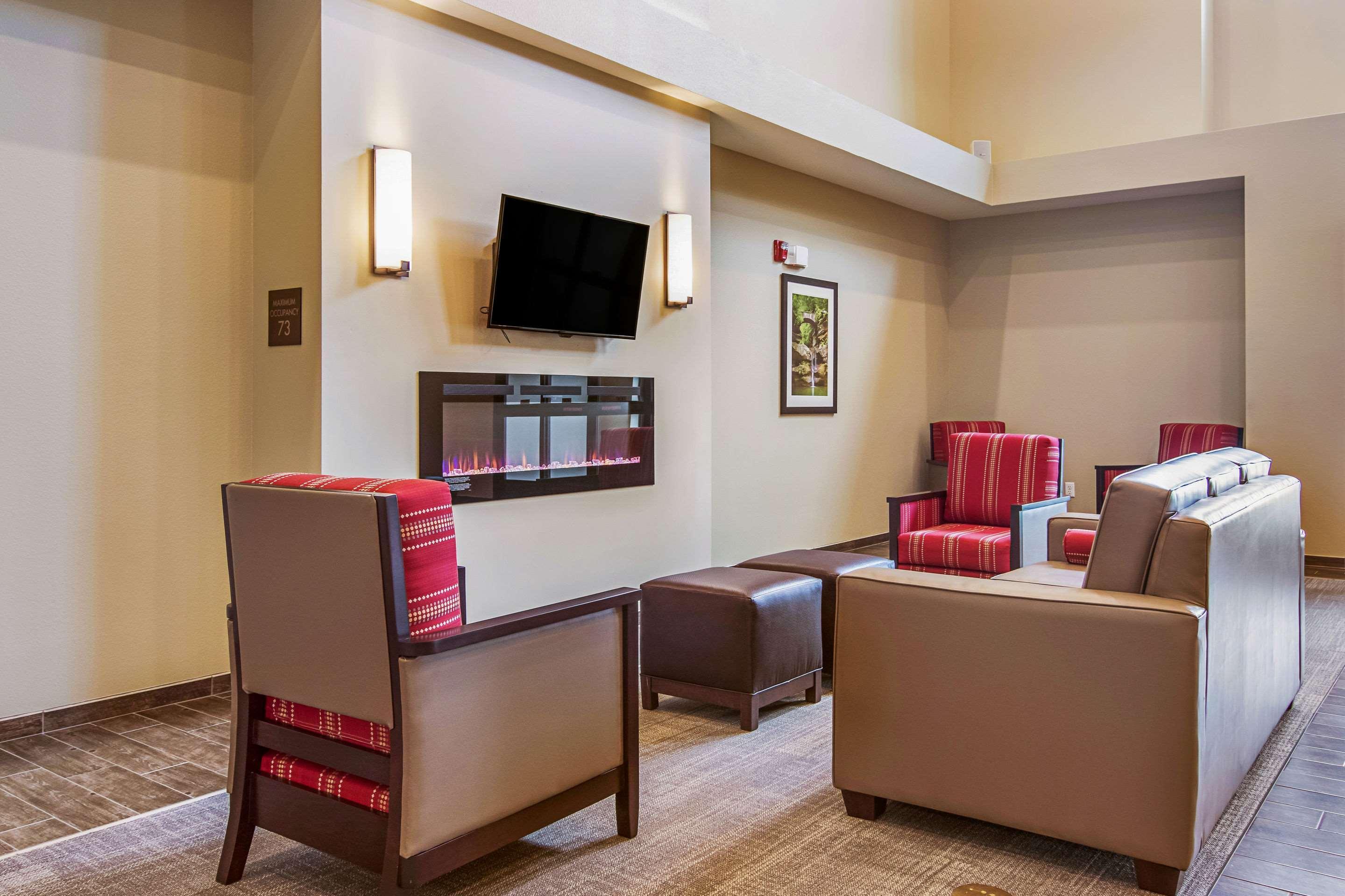 Comfort Suites Wooster Near University Campus Exterior photo