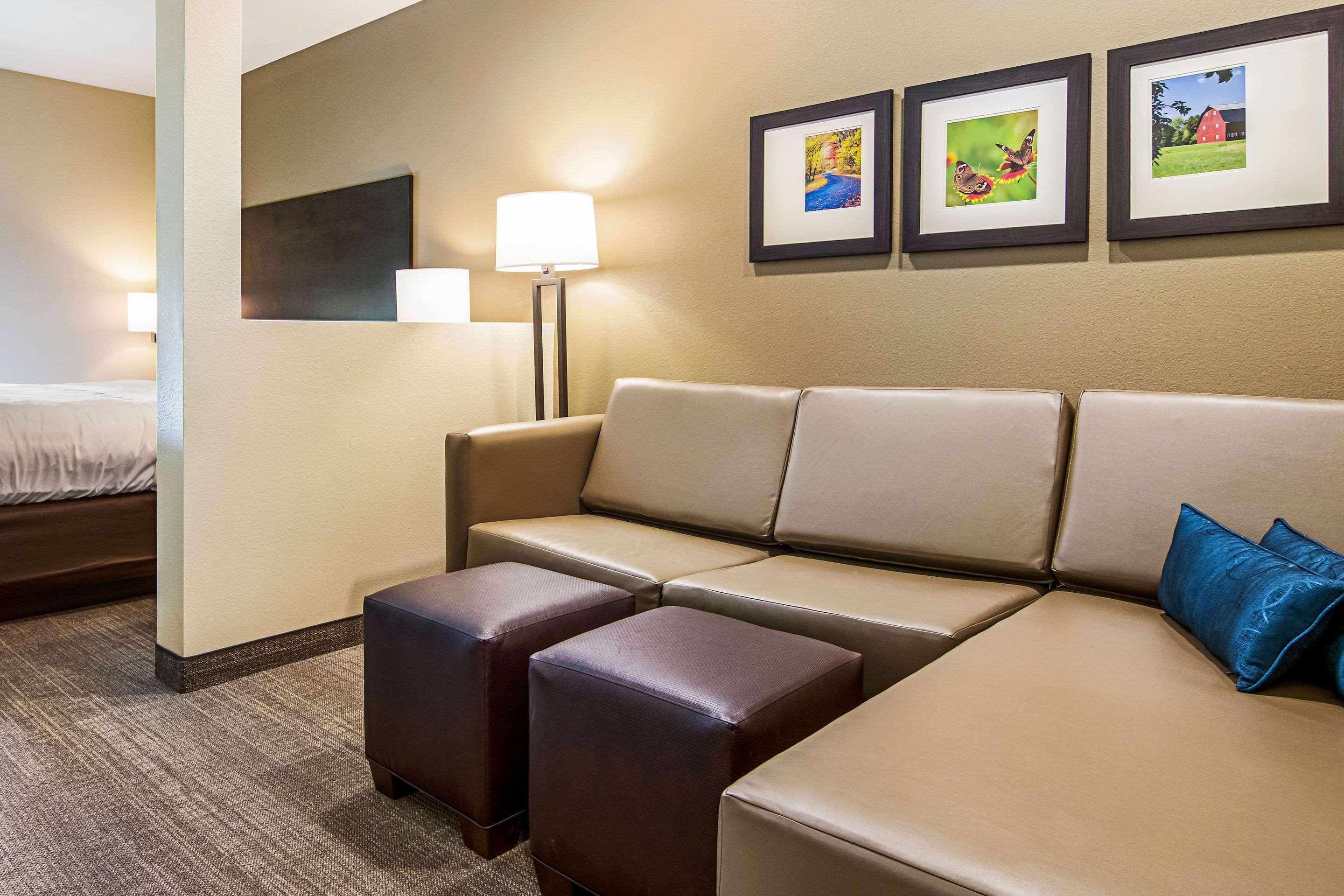 Comfort Suites Wooster Near University Campus Exterior photo