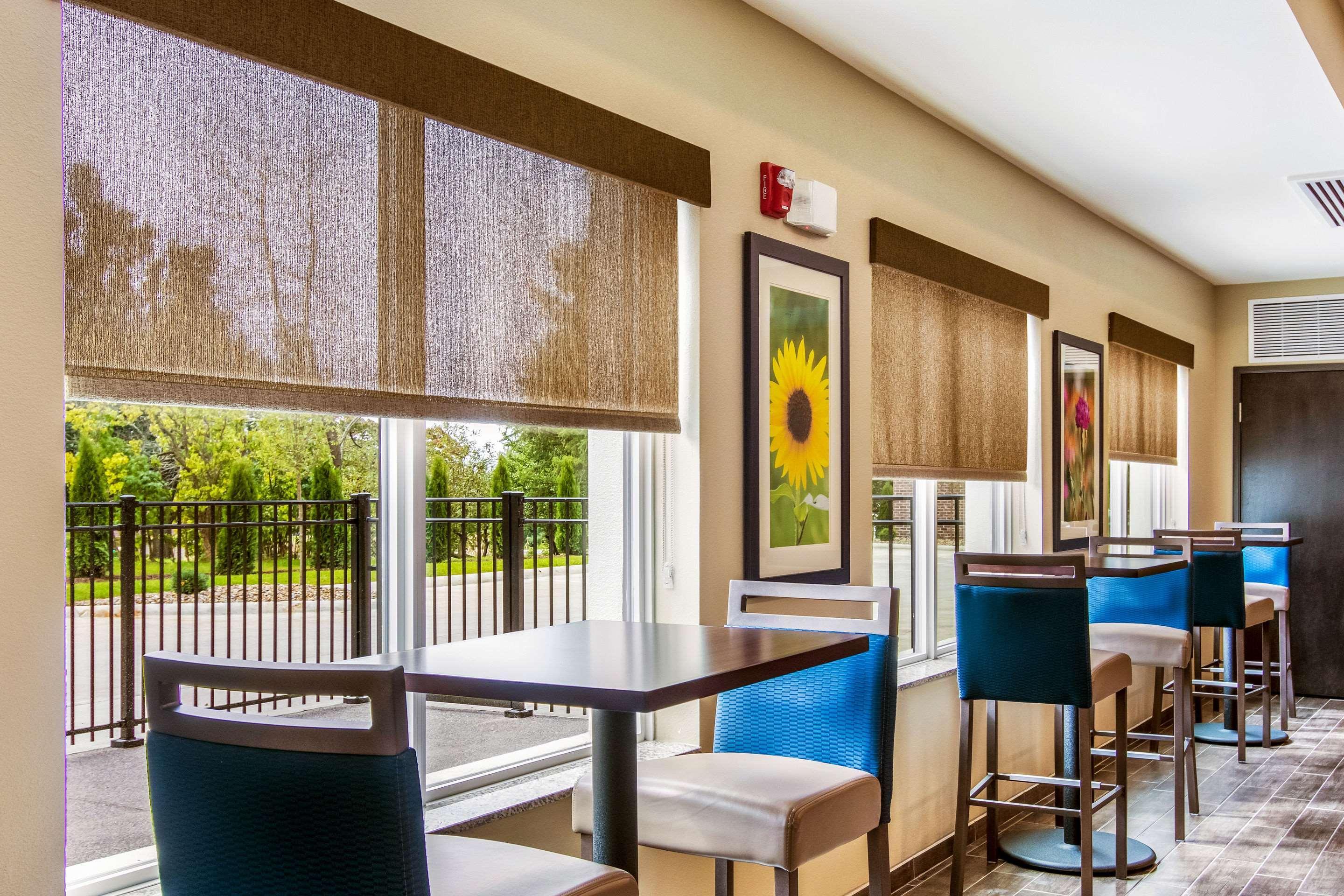 Comfort Suites Wooster Near University Campus Exterior photo